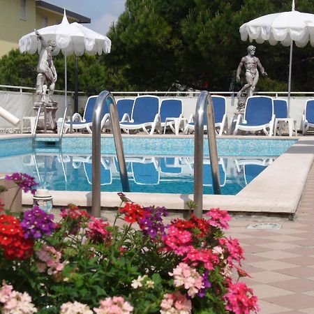 Hotel Trevi Lido di Jesolo Dış mekan fotoğraf