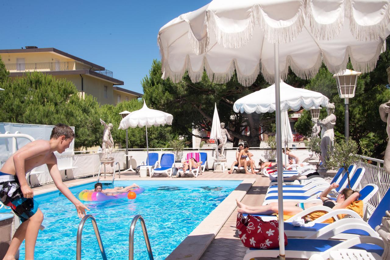 Hotel Trevi Lido di Jesolo Dış mekan fotoğraf